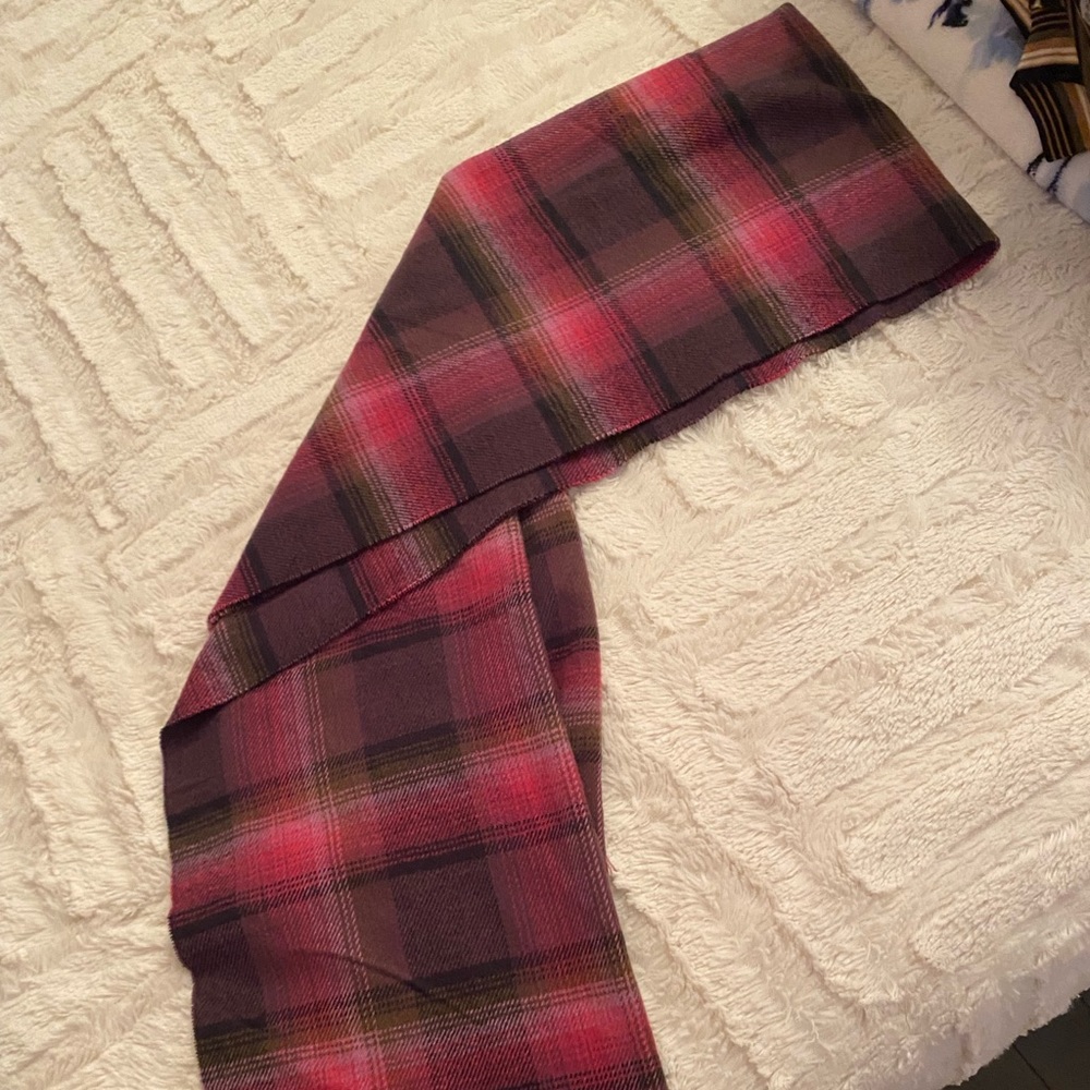 Purple scarf. Size fits all. Unbranded.